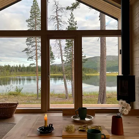 Lumikero - Korkeatasoinen Järvenrantahuvila Tunturinäkymällä * Enontekiö