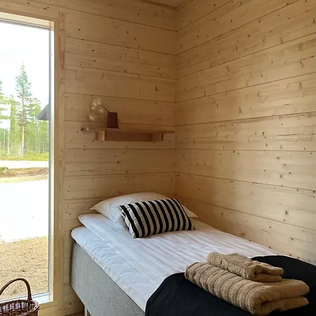 Lumikero - Korkeatasoinen Järvenrantahuvila Tunturinäkymällä